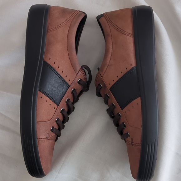 Ecco Black and Brown Sneakers with Casual Lace-Up Design - Picture 5 of 12
